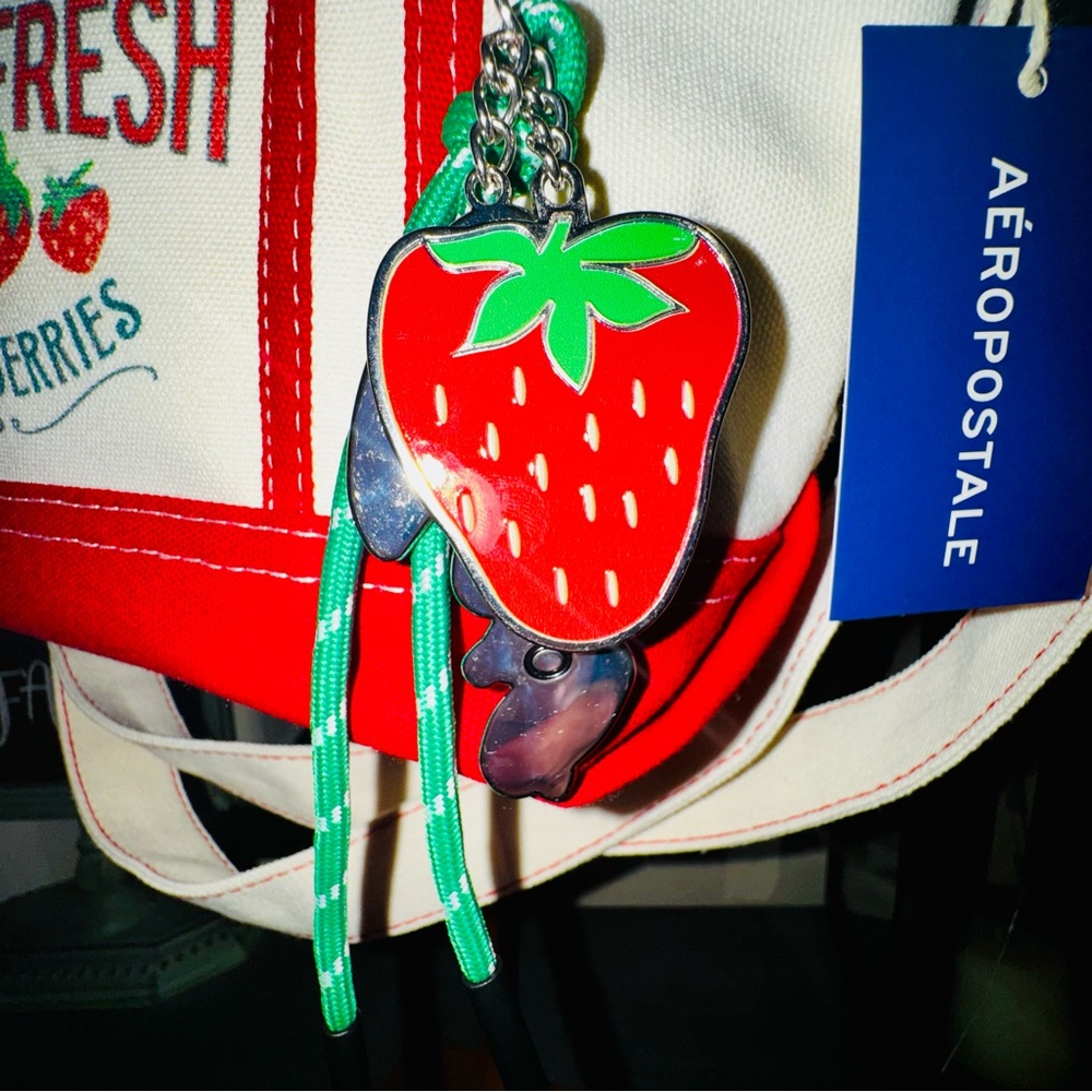 Aeropostale Red & White Farm Fresh Tote crossbody Bag w coin purse & charms NWT - Picture 4 of 16